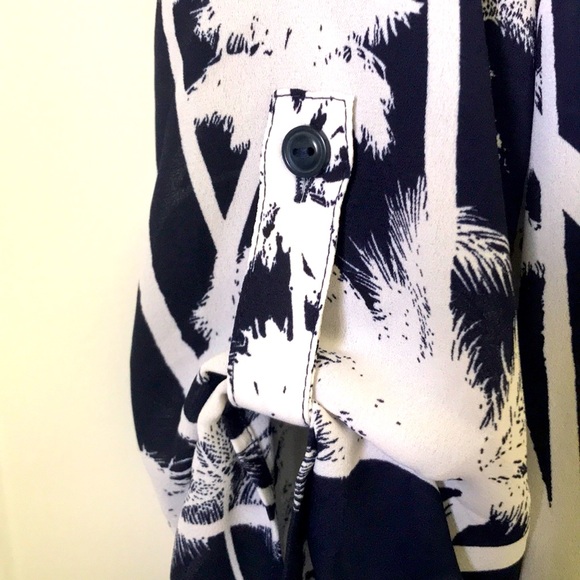 CHICO’S MIDNIGHT BLUE TROPICAL NIGHTS BLOUSE - Picture 3 of 7